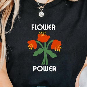 Camiseta Flower Power Feminina Retrô Laranja Floral, Blusa Gráfica Groovy Anos 70, Camiseta Vintage Boho Hippie