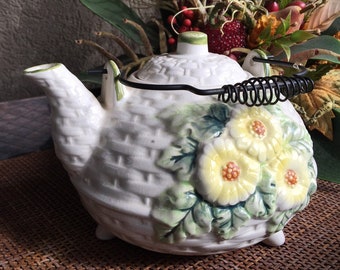 Daisy Teapot, Three Footed Floral Tea Pot with Wire Handle