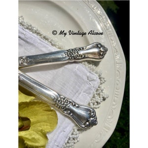Oneida Valley Rose Butter Knife, Vintage Silver Plated Knife, Butter Table Knives, Oneida Knife Set, Vintage Dinner Knives