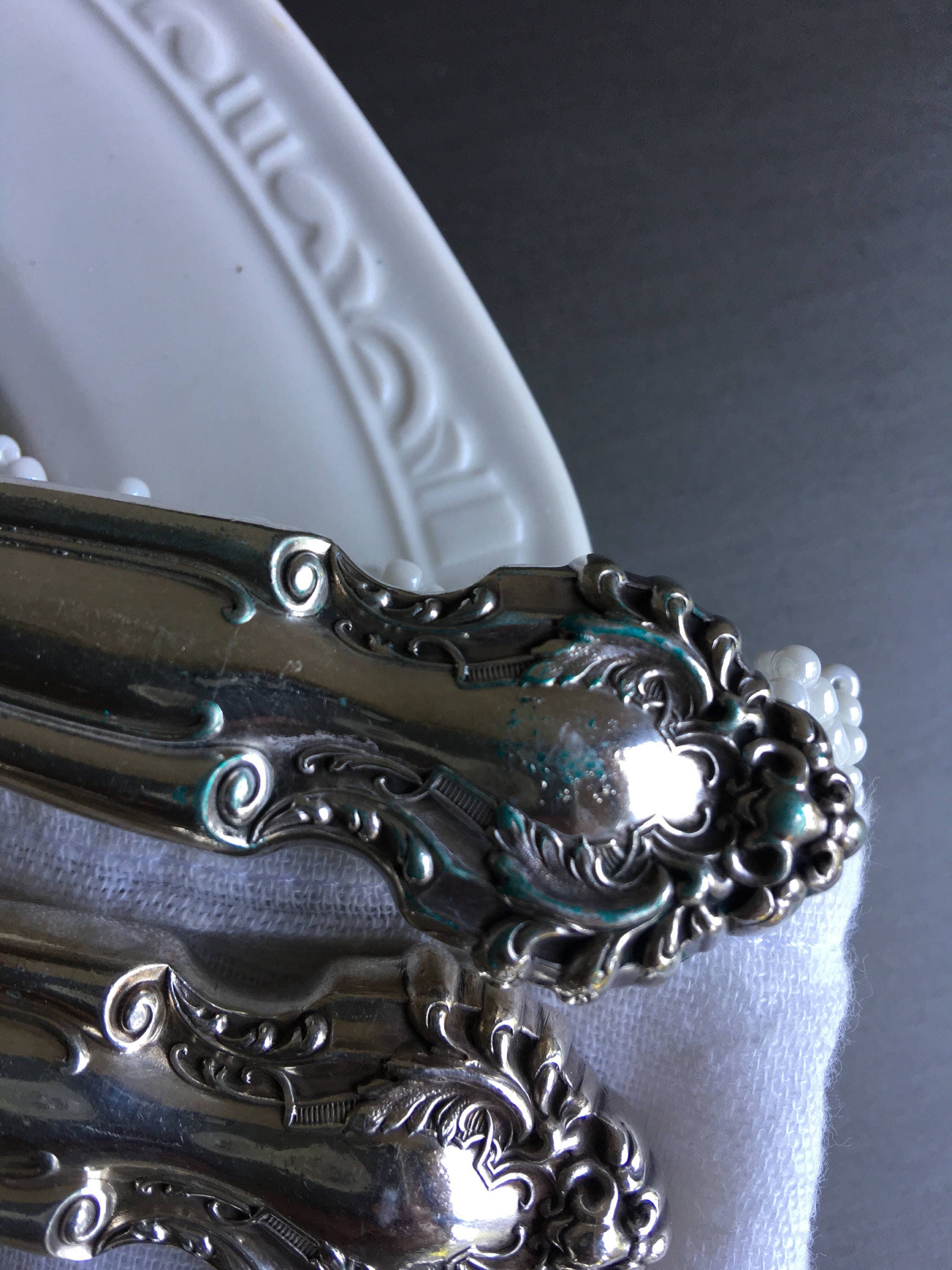 【アンティーク】 シルバー　ディナーナイフ6本セット エメラルド〉デザート(ディナー)ナイフ／共柄・鋸刃 No.4811-130