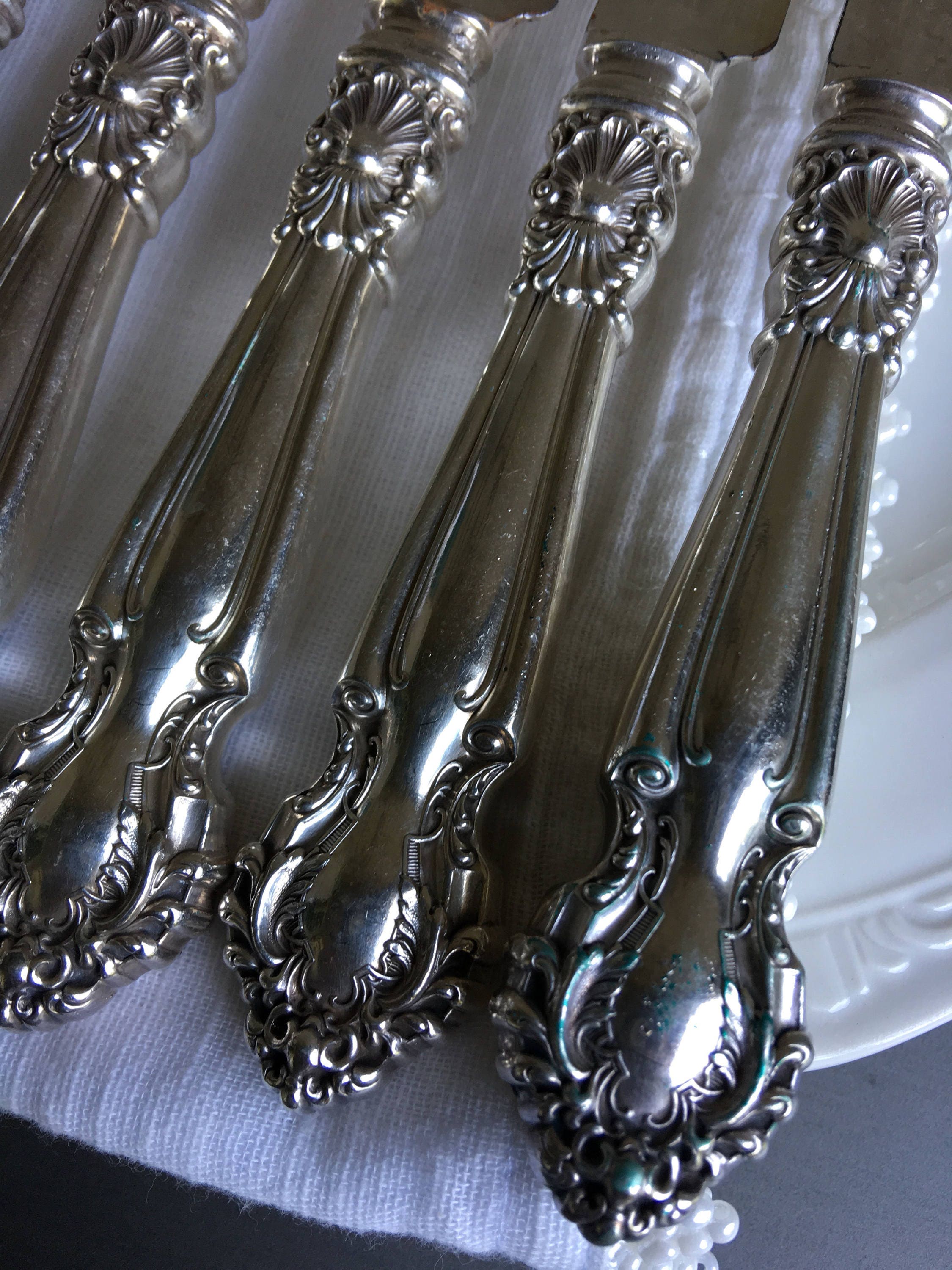 【アンティーク】 シルバー　ディナーナイフ6本セット エメラルド〉デザート(ディナー)ナイフ／共柄・鋸刃 No.4811-130