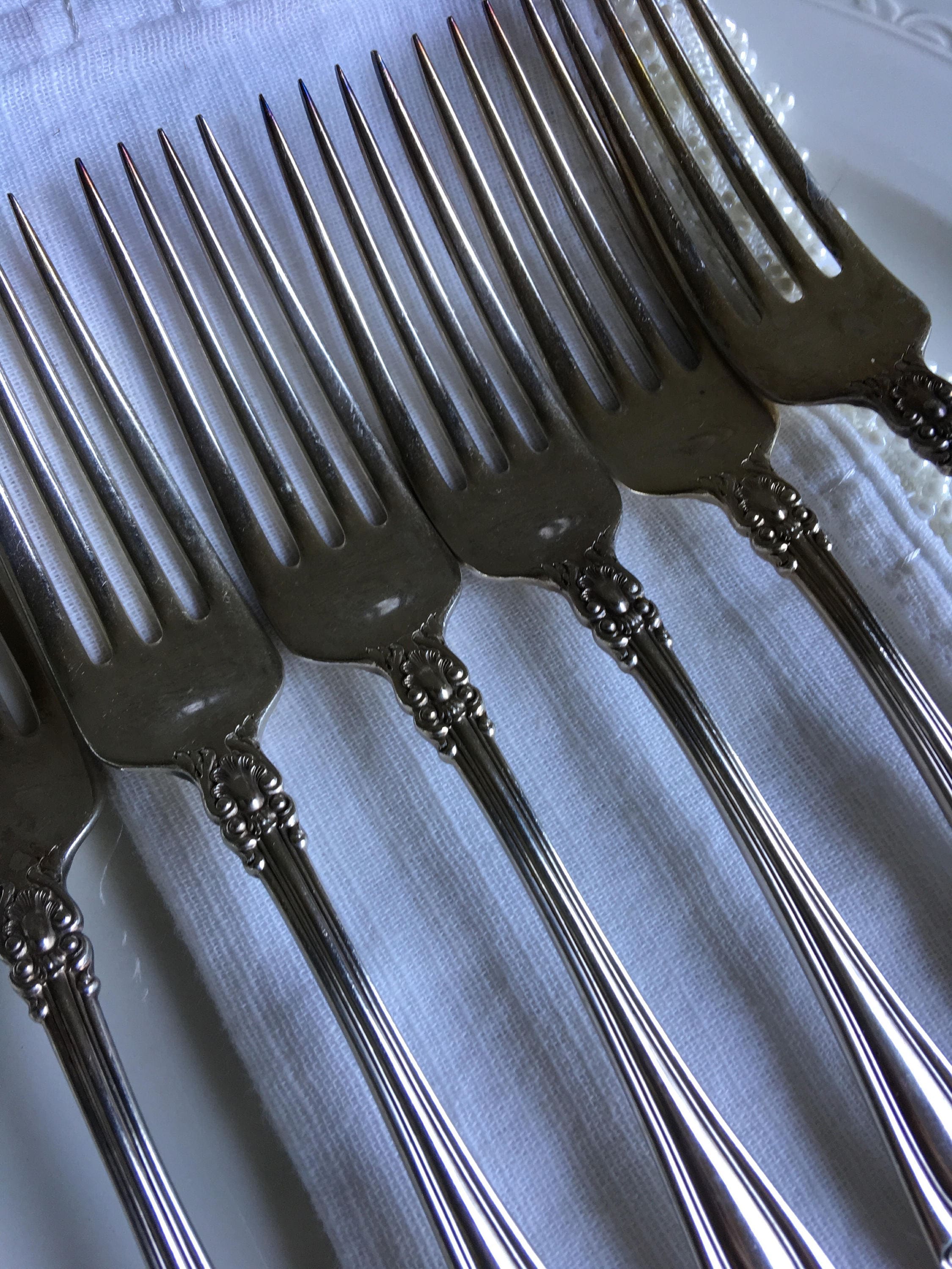 Details about   Wm Rogers & Son IS Silverplate Flatware Floral Design Silverware 3 Dinner Forks 