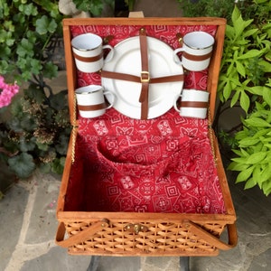 Picnic Basket For Four, Picnic Basket With Dishes image 4