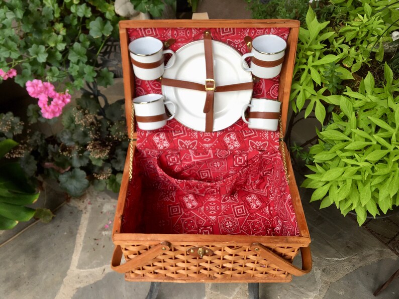 Picnic Basket For Four, Picnic Basket With Dishes image 4