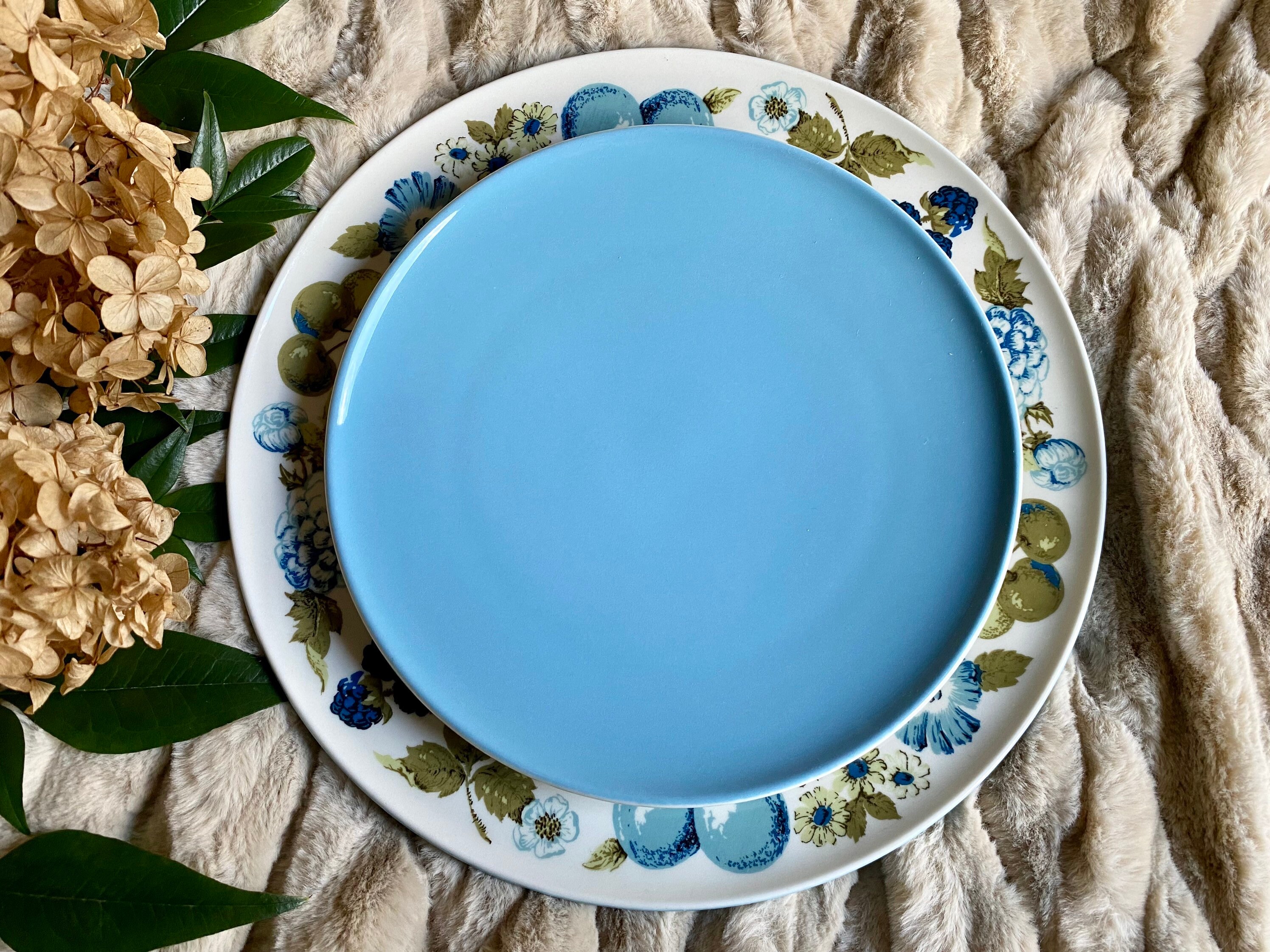 Iroquois China Patterns, Informal True China by Iroquois Iroquois China Patterns, Informal True China by Iroquois