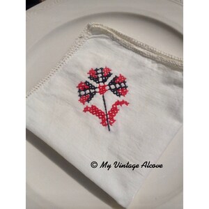 Vintage Floral Cloth Napkins, Red and Black Cloth Napkins, Fabric Napkins, Flower Napkins
