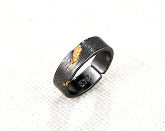 Spuren von Licht - 925 Sterling Silber Herrenring, handgefertigtes Silber Schwarz Gold Retro Natürliche Textur Statement Ring, Risse, verstellbares Band