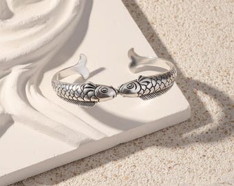 Vintage Doppel Fisch Silber Manschette Armband, offener Armreif Fisch, niedlicher zierlicher Schmuck für sie, Valentinstag Geschenk für sie