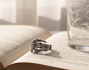 Gothic Skelett Hand Ring: versilberter Kupfer Schmuck, Vintage Ring, Streetwear Statement Ring