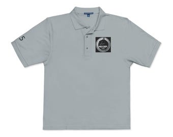 Polo brodé de guirlandes de crânes