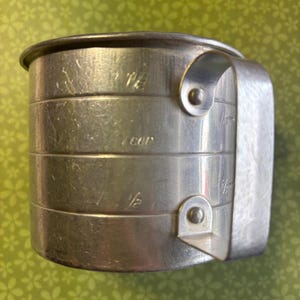 Measure Cup - 2 Cups - Aluminum - Retro Kitchen - Vintage Gadget - Country Kitchen