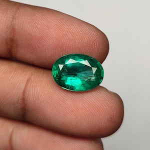 Esmeralda de Zambia: 4,72 quilates, 13 x 9,5 mm, corte ovalado transparente, esmeralda verde sin tratar