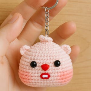 Handmade Crochet Keychain – Cute Amigurumi Plush Yarn Bear Doll with Funny Face, Mini Stuffed Toy Key Ring for Backpack, Car Keys & Gifts