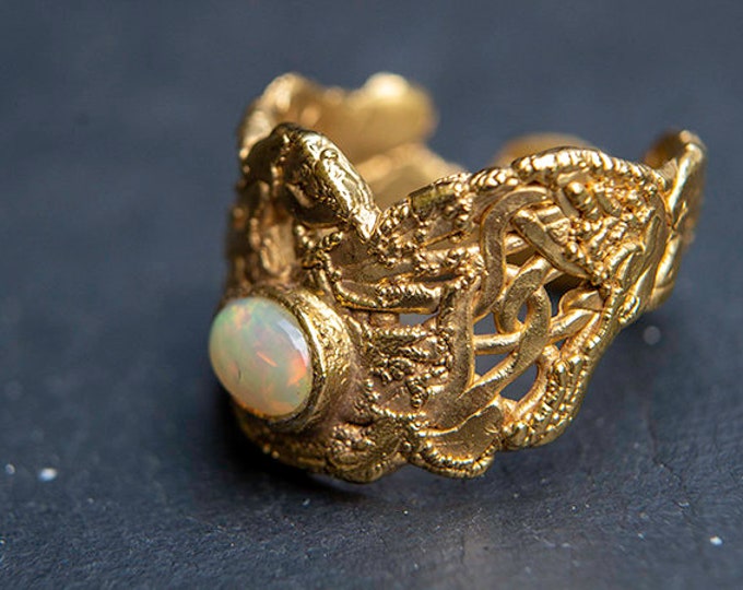 Arabesque - crocheted ring in silver & gold with opal