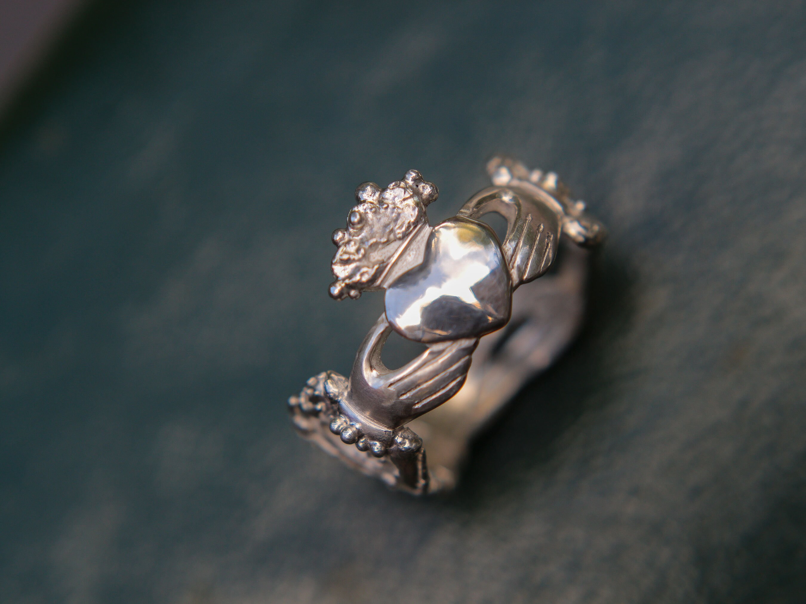 The great frog deals claddagh ring