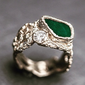 Green Atacama - silver gold crocheted ring with brilliant cut moissanite and agate slice