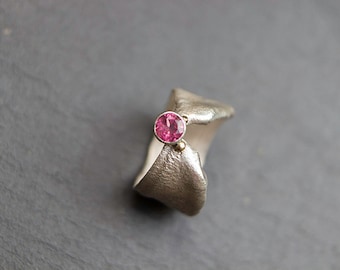 Folded Wings - modern silver ring with pink tourmaline and solid gold detail