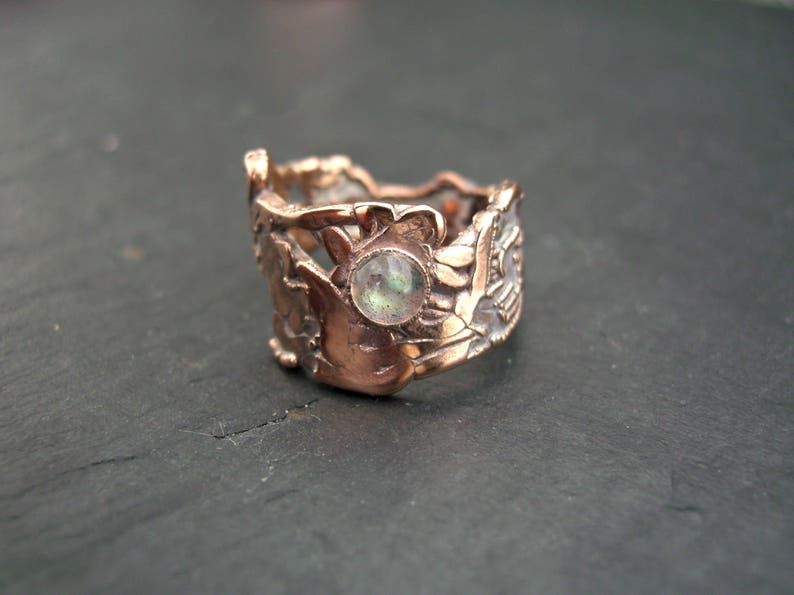 Arabesque crocheted ring with labradorite in rose gold-plated silver or gold image 1