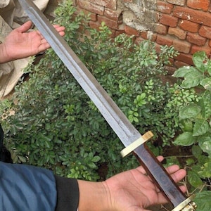 Handmade 32&quot; Damascus Steel Viking Sword | Full-Tang Medieval Replica with Leather Sheath | Collectible Display Blade & Unique Gift for Him