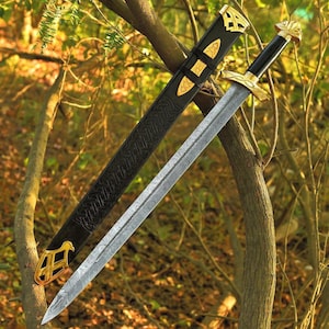 Hand-Forged Damascus Steel Fantasy Sword | Medieval Wall Décor, Display Replica | Custom Collectible Sword for Cosplay, Party & Unique Gift