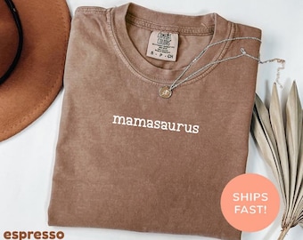 Camiseta Mamá Saurio Comfort Colors®, Camiseta para el Día de la Madre, Camiseta Dinosaurio para Mamá, Camiseta Divertida para Mamá, Camiseta para Mamá de Niños, Camiseta para Mamá, Regalo para Mamá