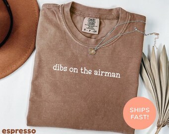 Comfort Colors® Dibs auf dem Airman-Shirt, Luftwaffen-Ehefrau-Shirt, stolzes Luftwaffen-Muttergeschenk, Luftwaffen-Abschluss-Hemd, Luftwaffen-Freundin