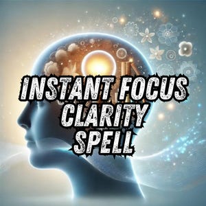 Puede incluir: Ilustración digital de un perfil humano con un cerebro brillante. El área del cerebro contiene una luz brillante, libros y elementos florales. El texto "INSTANT FOCUS CLARITY SPELL" está superpuesto en negrita, blanco y negro.