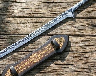 Réplica artesanal de la espada larga de Thranduil – Acero inoxidable medieval, soporte de exhibición.