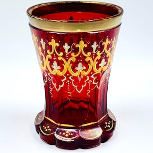 Biedermeier Ruby Glass vergulde emaille vaas of beker (beker) Duits of Oostenrijks
