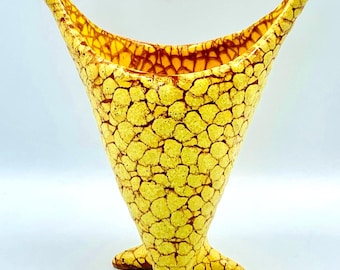 Splendido vaso alato in stile Mid-Century Modern – Ceramica artistica ungherese dell'epoca Gorka – Smalto screpolato giallo – Firmato