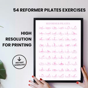 Puede incluir: Una impresión enmarcada con borde negro muestra 54 ejercicios de Pilates reformer en rosa sobre un fondo blanco. El texto "54 Reformer Pilates Exercises" está en la parte superior. El texto adicional dice "High Resolution For Printing" y "Instant Download".