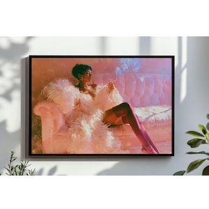 Arte digitale astratta di una donna alla moda seduta su un divano, con dettagli rosa e rubino, decorazione glamour per la stanza, poster artistico di una ragazza trendy, stampa ad acquerello magenta, download.