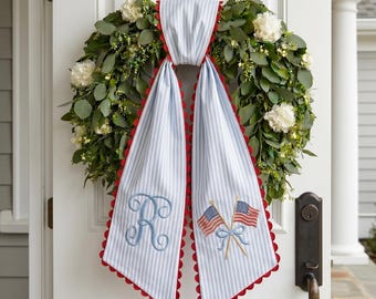 4 juli Seersucker-kranssjerp – Geborduurd monogram, Amerikaanse vlaggen, patriottische deurdecoratie