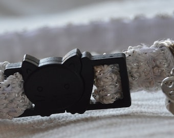 Collier pour chat Zeleka blanc/argent - design unique, belle douceur, collier de sécurité au crochet