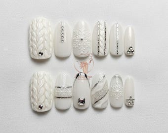 Snowy Knit Christmas Press On Nails | White Sweater French Tips | Cozy Winter Nail Art | Minimal Christmas Nails | Frosted Press Ons