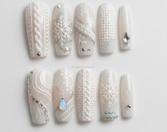 Snowy Knit Christmas Press On Nails | White Sweater French Tips | Cozy Winter Nail Art | Minimal Christmas Nails | Frosted Press Ons|