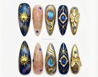 Celestial 2026 Neujahr Press on Nails | Blau Galaxy Sun Moon Star Fake Nägel | Gold Schmetterling Gem Kunst | Exklusives Whimsigoth Geschenk Set