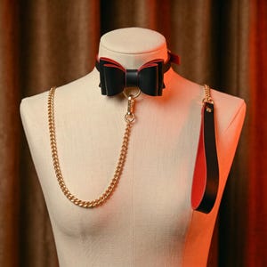 Svart & Röd Läder Rosett Choker med Koppel Set | Gotisk Punk E-Girl O-Ring Dag Halsband | Alternativt Mode Cosplay Tillbehör | Present till Henne