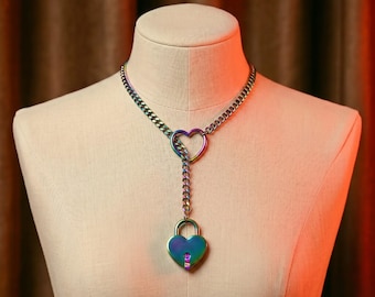Collar con cadena deslizante y candado en forma de corazón iridiscente / Collar lariat gótico punk Y2K / Joyería moderna para el día a día y festivales de música / Regalo para ella