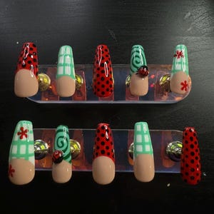 appuyez sur les ongles