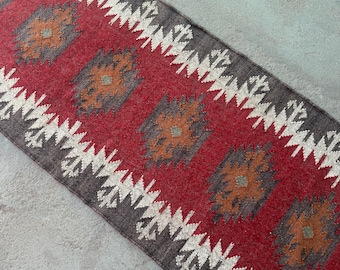 Ręcznie tkany dywanik kilim z wełny i juty: geometryczny wzór indyjski