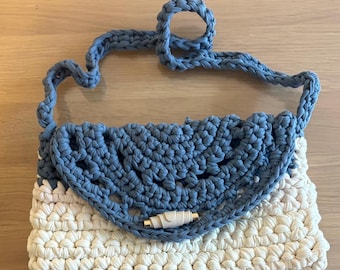 Crochet handbag