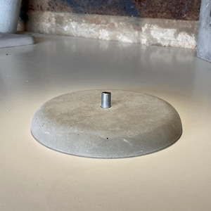Universal concrete stand circle shape
