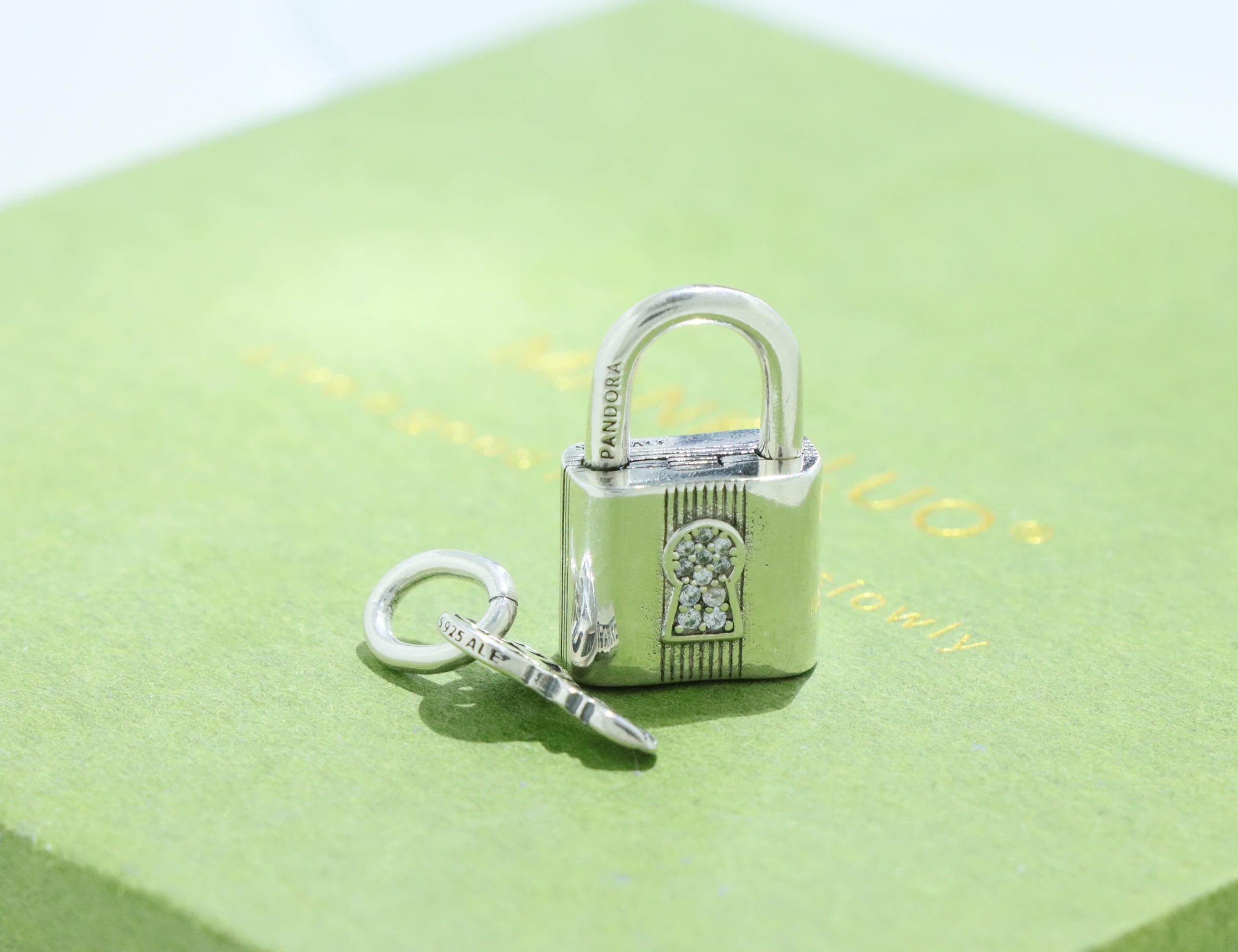 Pandora lock key - Etsy 日本
