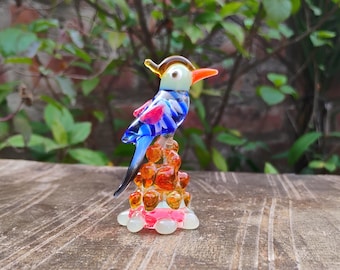 Handgeblazen meerkleurig vogelbeeldje van glas – miniatuur dierensculptuur, woondecoratie