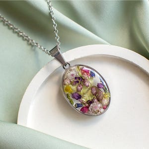 Dried Flower Necklace – Romantic Anniversary Gift for Her, Handmade Resin Pendant with Real Pressed Flowers, Botanical Jewelry