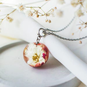 Dried Flower Necklace – Romantic Anniversary Gift for Her, Handmade Resin Pendant with Real Pressed Flowers, Botanical Jewelry