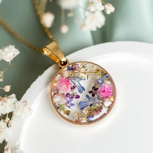 Dried Flower Necklace – Romantic Anniversary Gift for Her, Handmade Resin Pendant with Real Pressed Flowers, Botanical Jewelry