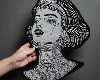 Parche bordado grande de MUJER TATUADA – Parche termoadhesivo para la espalda de chica gótica – Bordado de arte del tatuaje