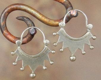 Little Crown Earrings - hoop